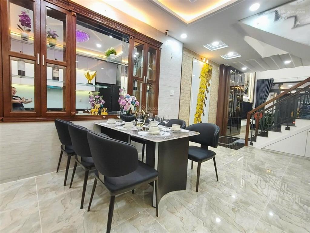 Cần bán nhà siêu đẹp 1/ đường hoàng bật đạt hẻm 2 xe tải tránh nhau
