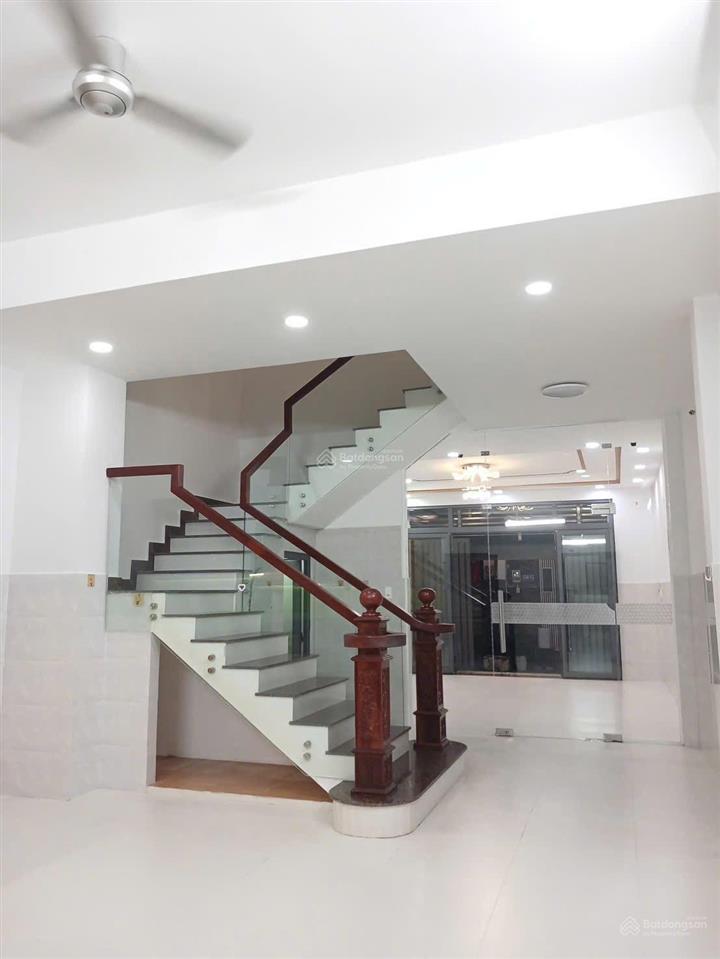 Diện tích khủng 5 x 17m nhà 1 trệt 2 lầu st và phòng thờ, chỉ với 7.8 tỷ nhà mới tinh