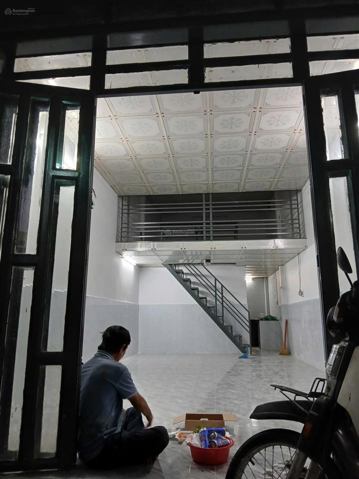 Nhà 1/ tân kỳ tân quý cách mt 20m, kế bên ngã tư tân quý. dt 4 x 12m. đúc lửng