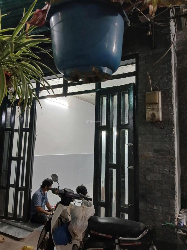 Nhà 1/ tân kỳ tân quý cách mt 20m, kế bên ngã tư tân quý. dt 4 x 12m. đúc lửng