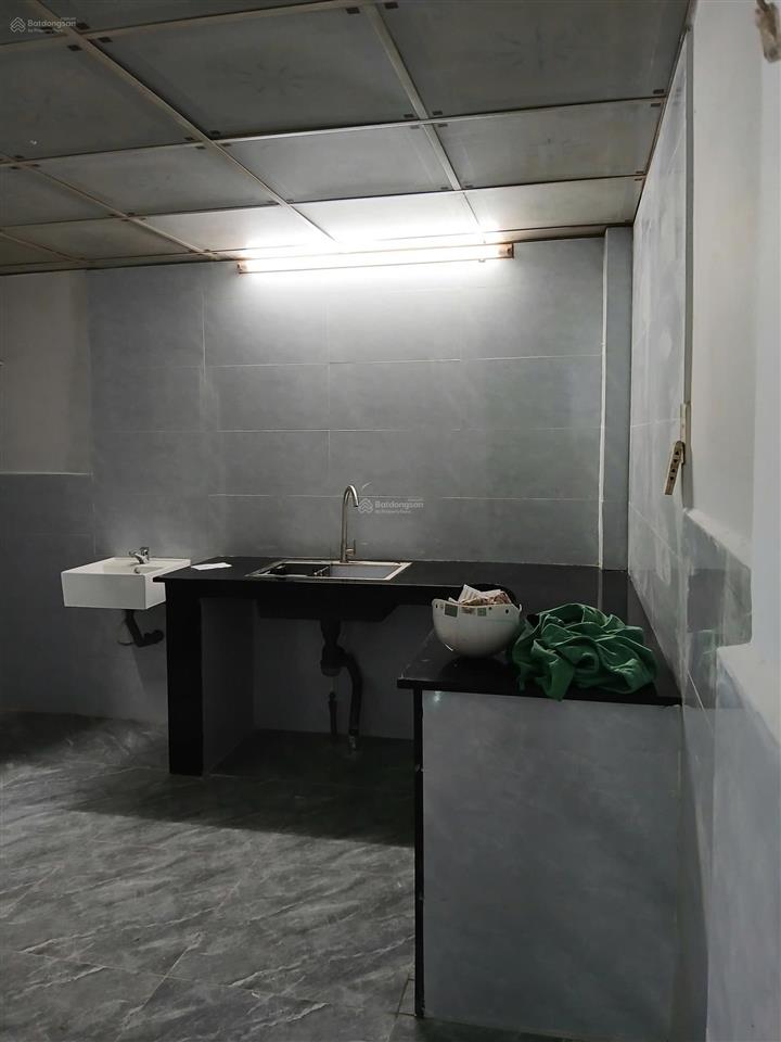 Nhà 1/ tân kỳ tân quý cách mt 20m, kế bên ngã tư tân quý. dt 4 x 12m. đúc lửng