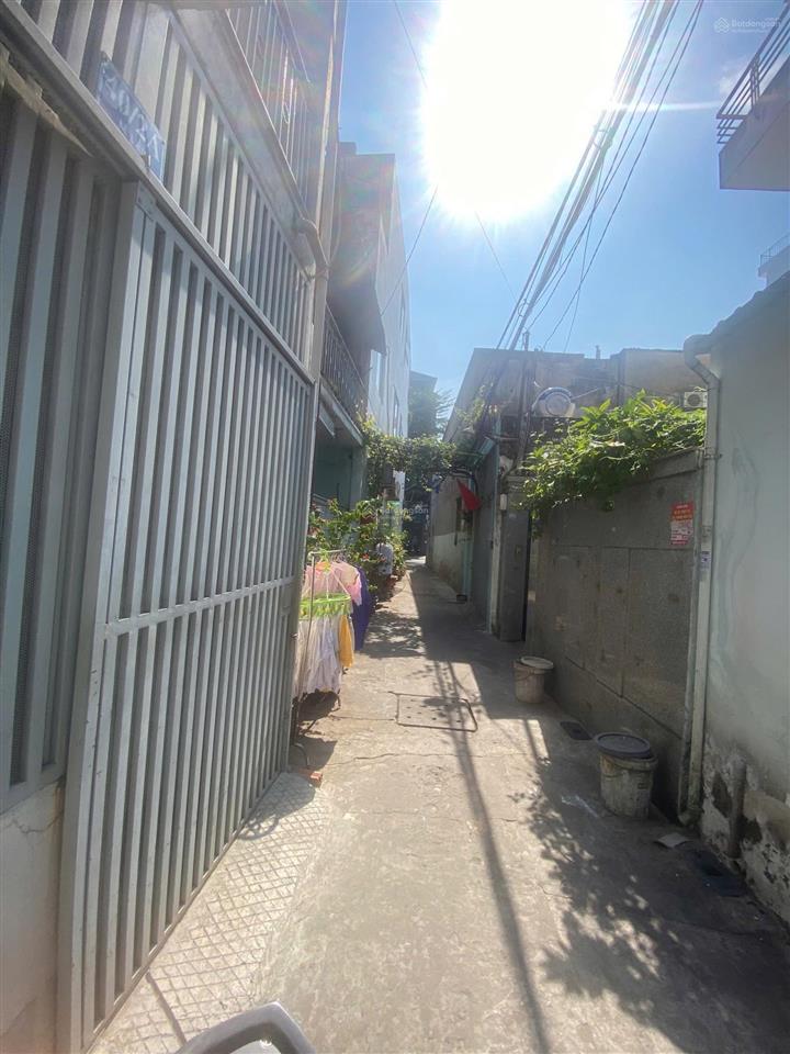 Hẻm 3m lê liễu. dt 4.2 x 15m nh 4.5m. nhà 1 lầu cách mt 30m