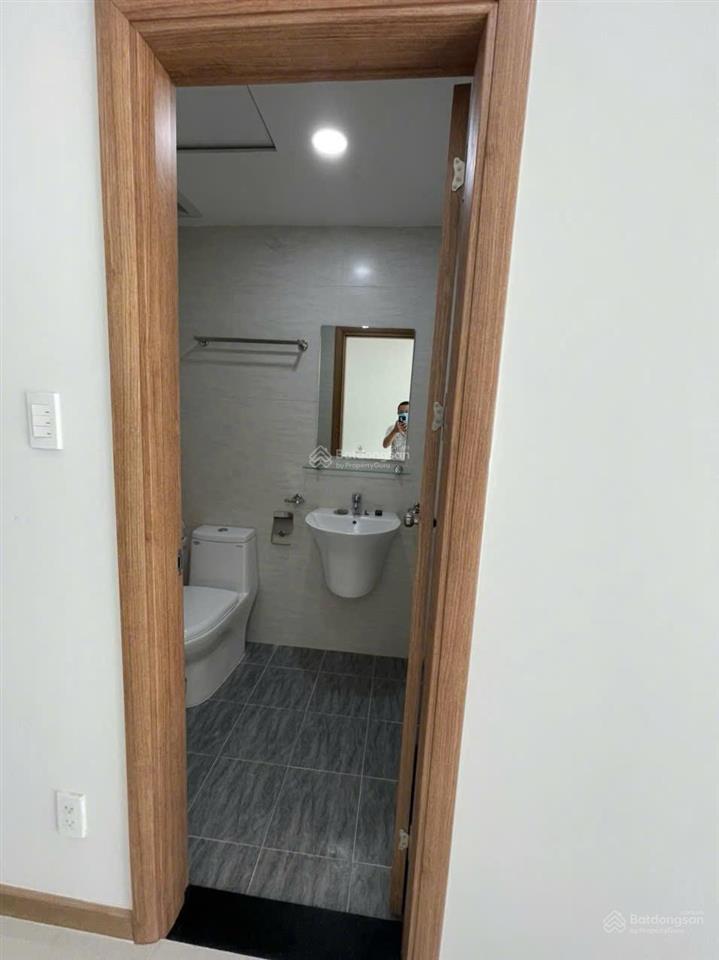 Cần tiền bán gấp căn 2pn 2wc bcons miền đông