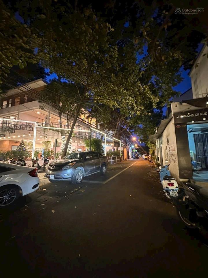 Bán 411m2 chỉ 54 tỷ. góc 2 mặt tiền đường lớn lam sơn. đang cho thuê 88tr/th. trung tâm nha trang