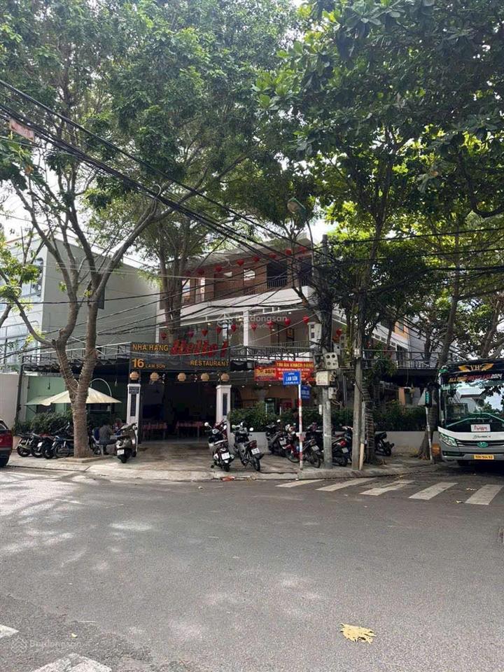 Bán 411m2 chỉ 54 tỷ. góc 2 mặt tiền đường lớn lam sơn. đang cho thuê 88tr/th. trung tâm nha trang
