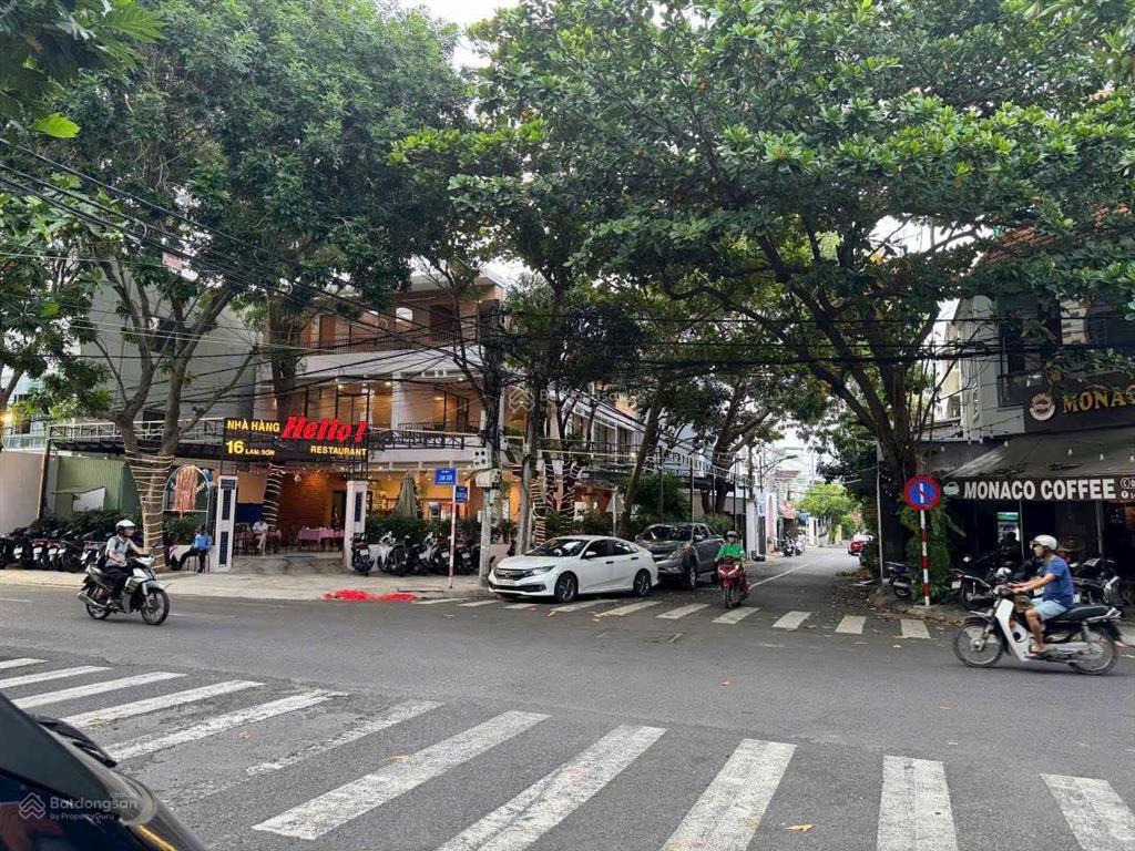 Bán 411m2 chỉ 54 tỷ. góc 2 mặt tiền đường lớn lam sơn. đang cho thuê 88tr/th. trung tâm nha trang