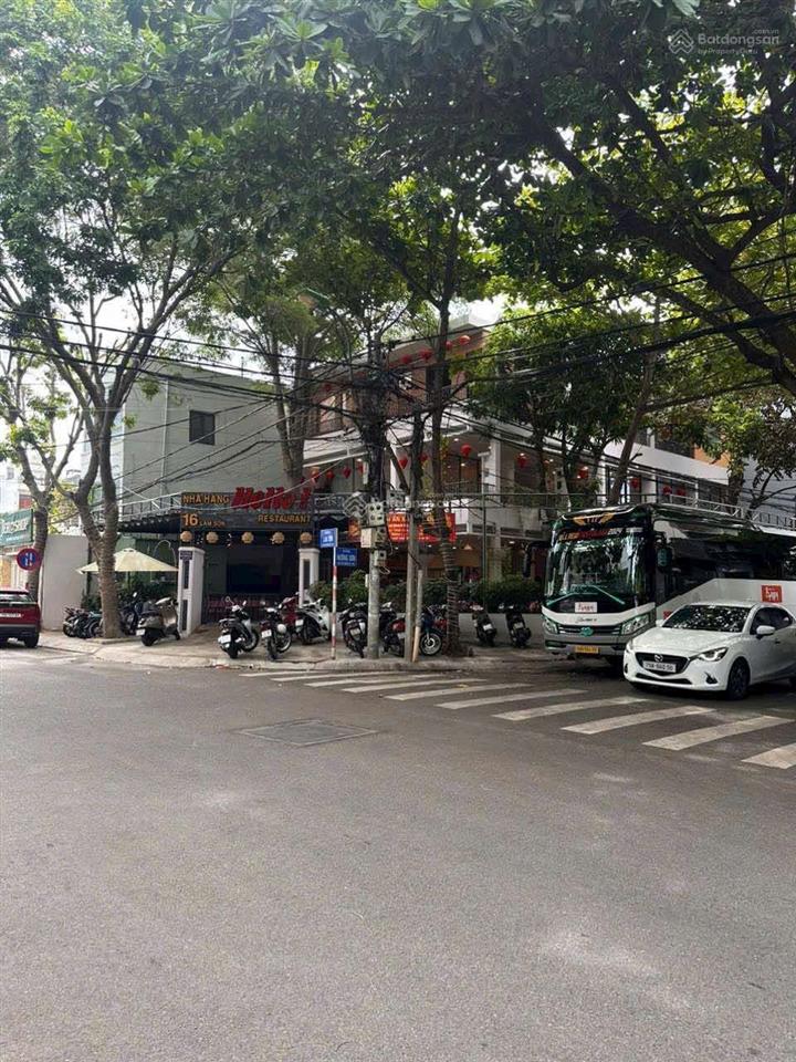 Bán 411m2 chỉ 54 tỷ. góc 2 mặt tiền đường lớn lam sơn. đang cho thuê 88tr/th. trung tâm nha trang