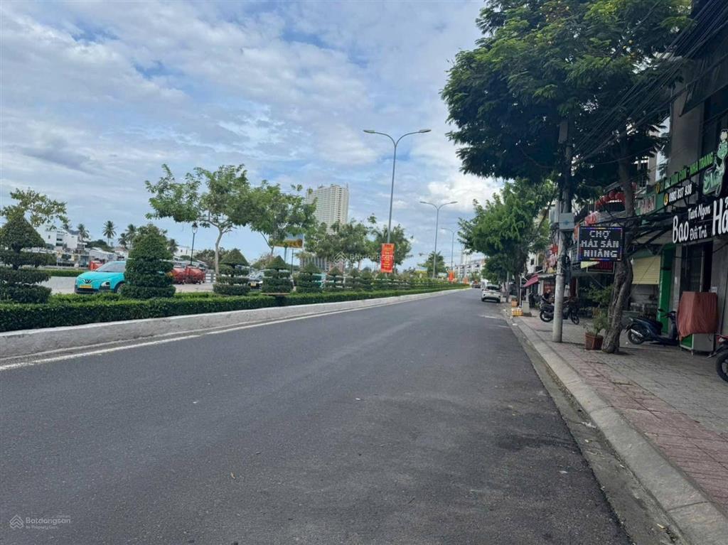 Bán lô đất đẹp mặt sông đường bờ kè 408m2 ngang 12,8m chỉ 200tr/m2. phường nha trang. đang cho thuê