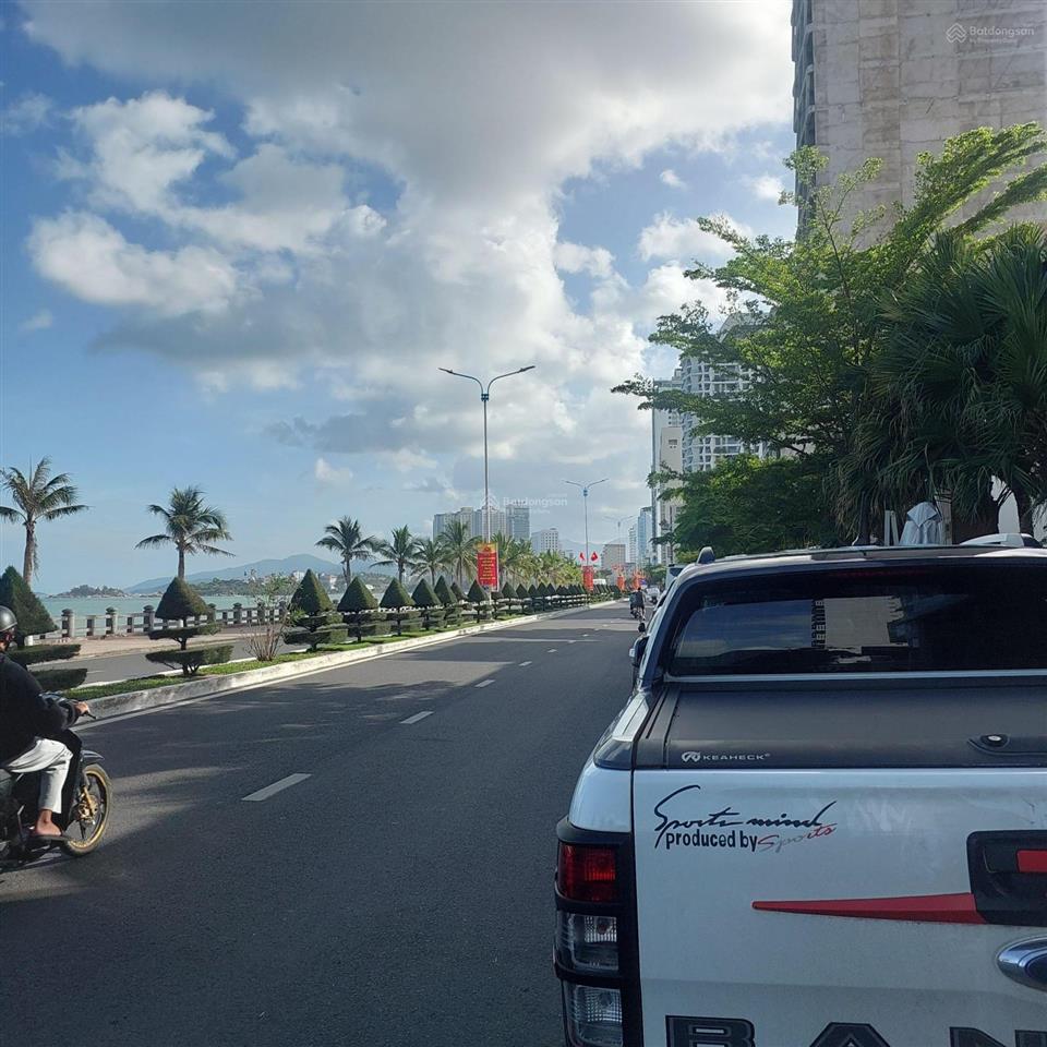 Bán nhà 4 tầng cách biển phạm văn đồng chỉ mấy bước chân giá 11,5 tỷ thương lượng bắc nha trang