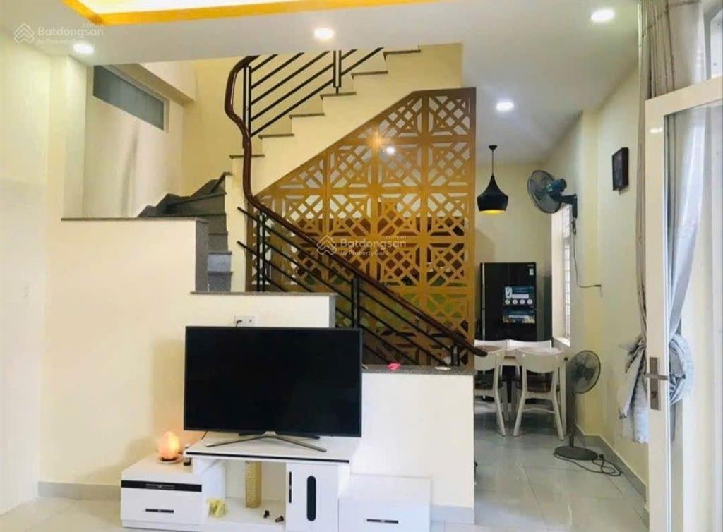 Chỉ 8,5 tỷ sở hữu nhà 3 tầng 50,4m2 ngang 9m. đường 5m cách đường yersin chỉ mấy bước chân.