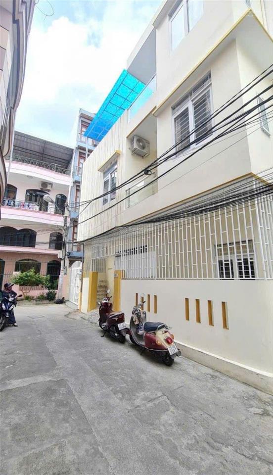 Chỉ 8,5 tỷ sở hữu nhà 3 tầng 50,4m2 ngang 9m. đường 5m cách đường yersin chỉ mấy bước chân.