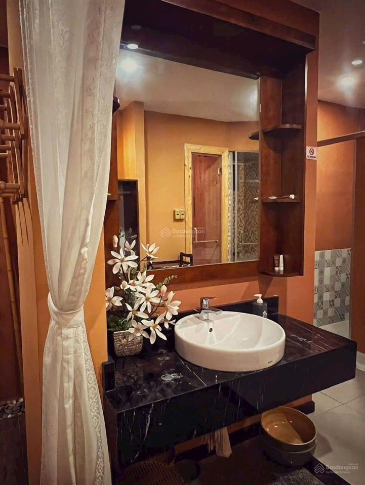Bán nhà 4 tầng 141m2 ngang 8,3m chỉ 56 tỷ. đang cho thuê hơn 100tr/th. phố tây nguyễn thiện thuật
