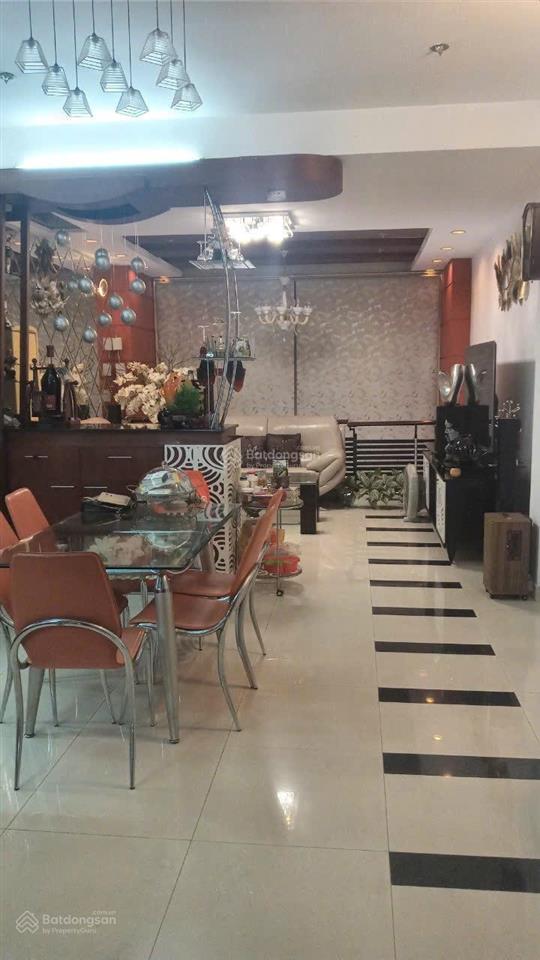 Bán nhà 4 tầng 100m chỉ 17,6 tỷ. mặt đường trần quý cáp ngay ngã tư giao đường 2/4. nha trang