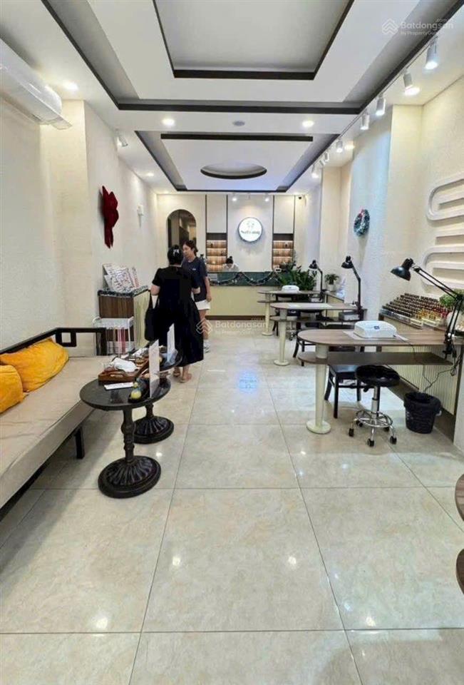 Bán nhà 6 tầng 102m2 chỉ 26 tỷ. đang có dòng tiền 50tr/th. đường hồng bàng. trung tâm nha trang