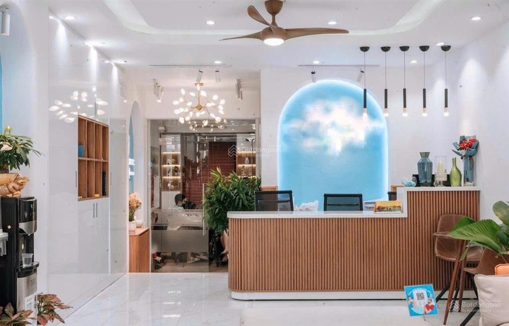 Bán tòa nhà 7 tầng chỉ 30,9 tỷ. mặt đường quang trung ngay vòng xoay giao yersin. vị trí đắc địa