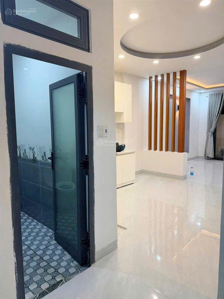Bán nhà 2 tầng gần biển 87,4m2 ngang 5,15m chỉ 8,8 tỷ. đường vạn hòa. trung tâm tp nha trang