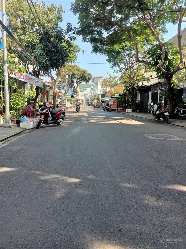 Bán nhà 2 tầng gần biển 87,4m2 ngang 5,15m chỉ 8,8 tỷ. đường vạn hòa. trung tâm tp nha trang