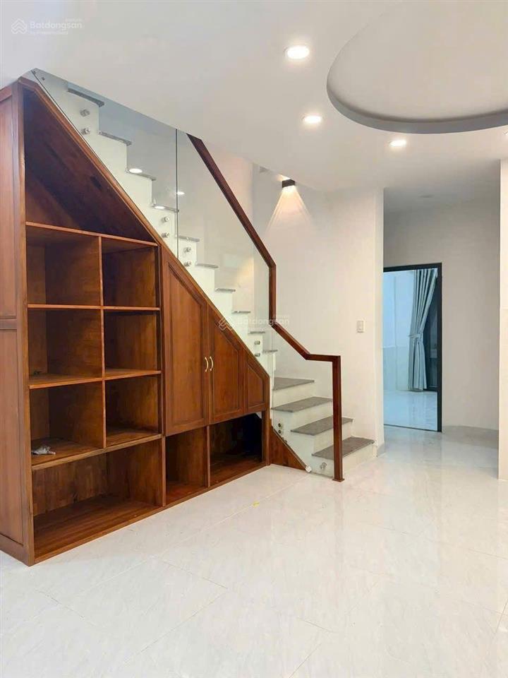 Bán nhà 2 tầng gần biển 87,4m2 ngang 5,15m chỉ 8,8 tỷ. đường vạn hòa. trung tâm tp nha trang