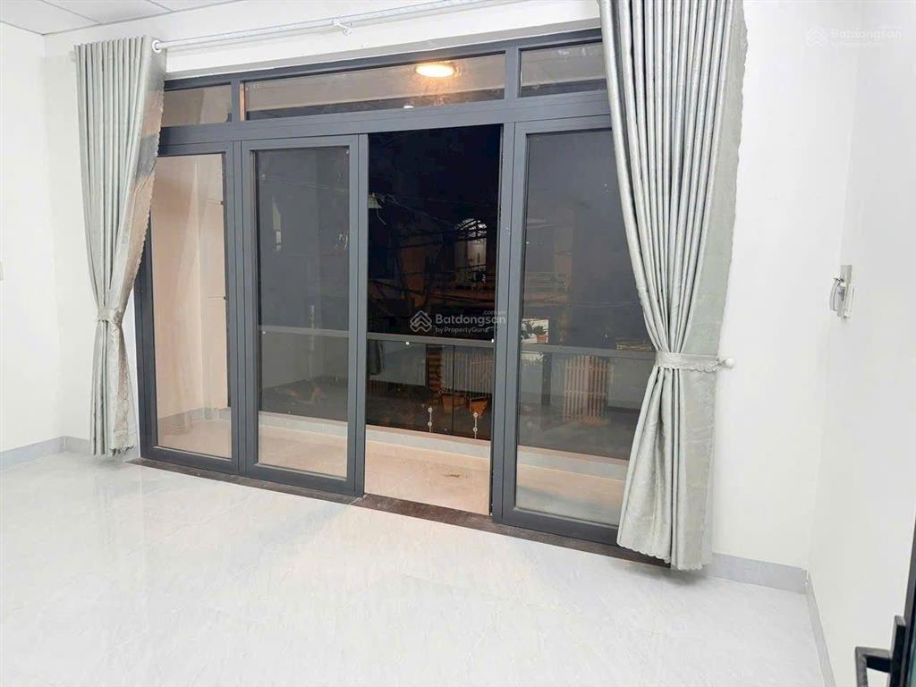 Bán nhà 2 tầng gần biển 87,4m2 ngang 5,15m chỉ 8,8 tỷ. đường vạn hòa. trung tâm tp nha trang