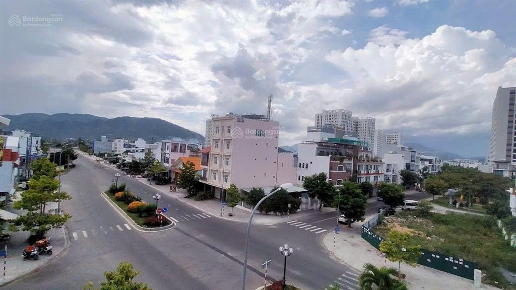 Chỉ 15,5 tỷ sở hữu nhà 4 tầng 110m2 mặt tiền đường số 22 rộng 35m. vcn phước long 1. nha trang