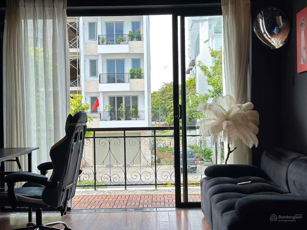 Chỉ 15,5 tỷ sở hữu nhà 4 tầng 110m2 mặt tiền đường số 22 rộng 35m. vcn phước long 1. nha trang