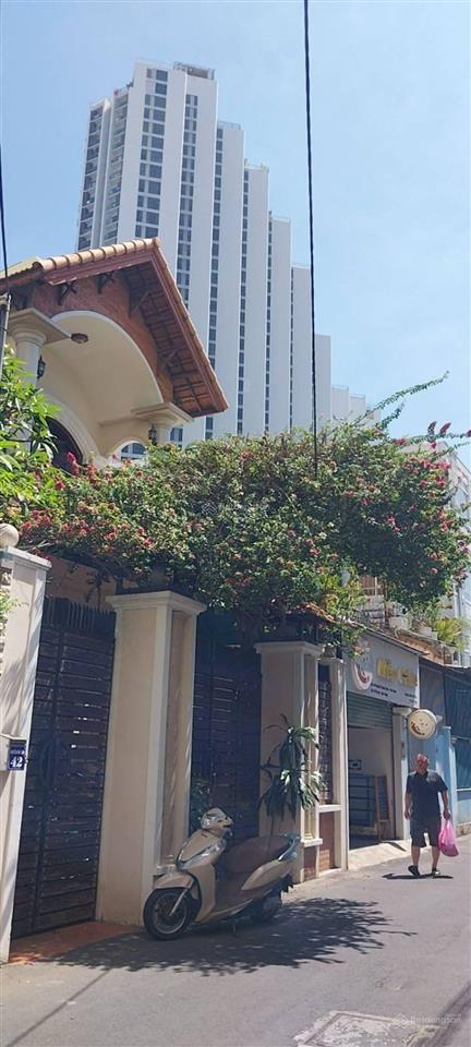 Bán nhà 2 tầng sân vườn 175,3m2 ngang 8m chỉ 21 tỷ. đường nguyễn khánh toàn. vĩnh hải.bắc nha trang