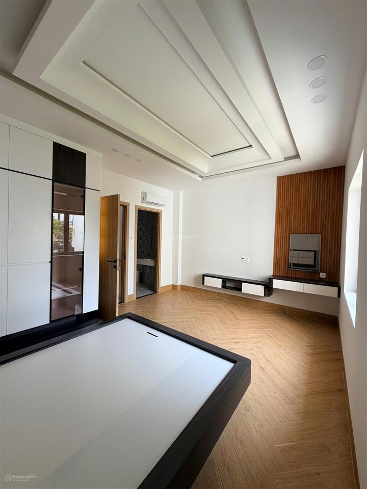 Bán nhà 3 tầng mới đẹp. có thang máy. 100m2 ngang 5m chỉ 11,9 tỷ. kđt hà quang 2. đường số 17