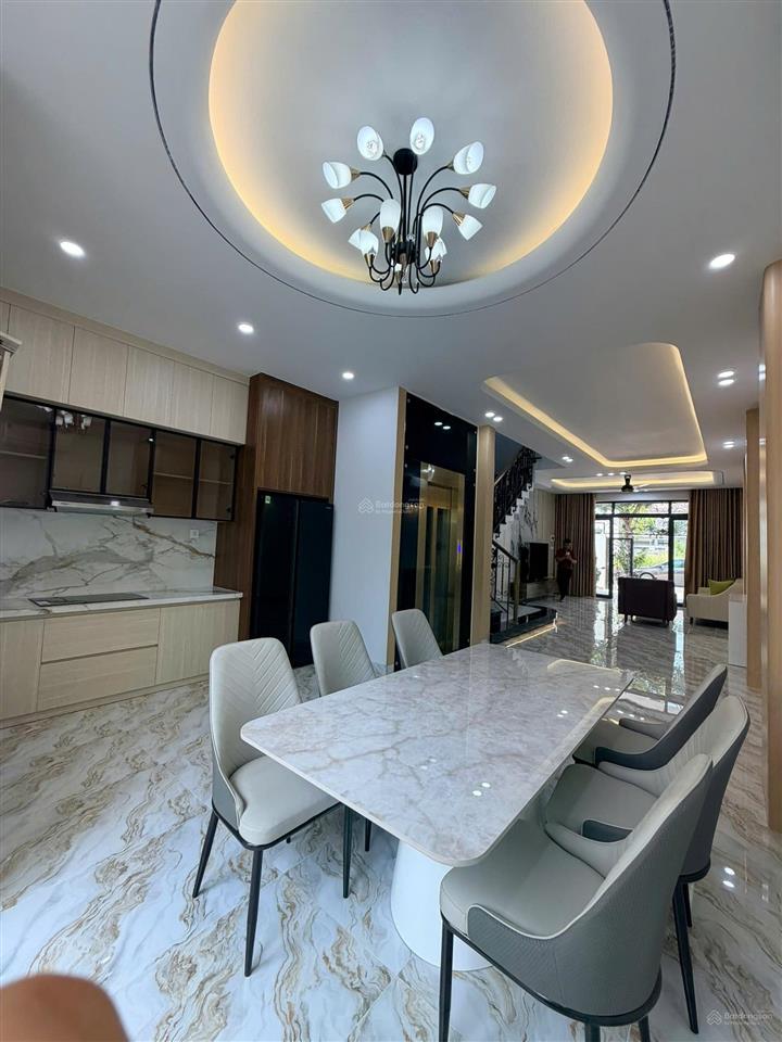 Bán nhà 3 tầng mới đẹp. có thang máy. 100m2 ngang 5m chỉ 11,9 tỷ. kđt hà quang 2. đường số 17