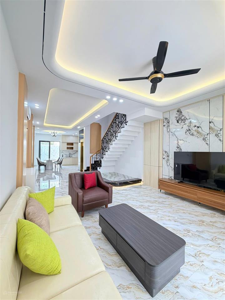 Bán nhà 3 tầng mới đẹp. có thang máy. 100m2 ngang 5m chỉ 11,9 tỷ. kđt hà quang 2. đường số 17