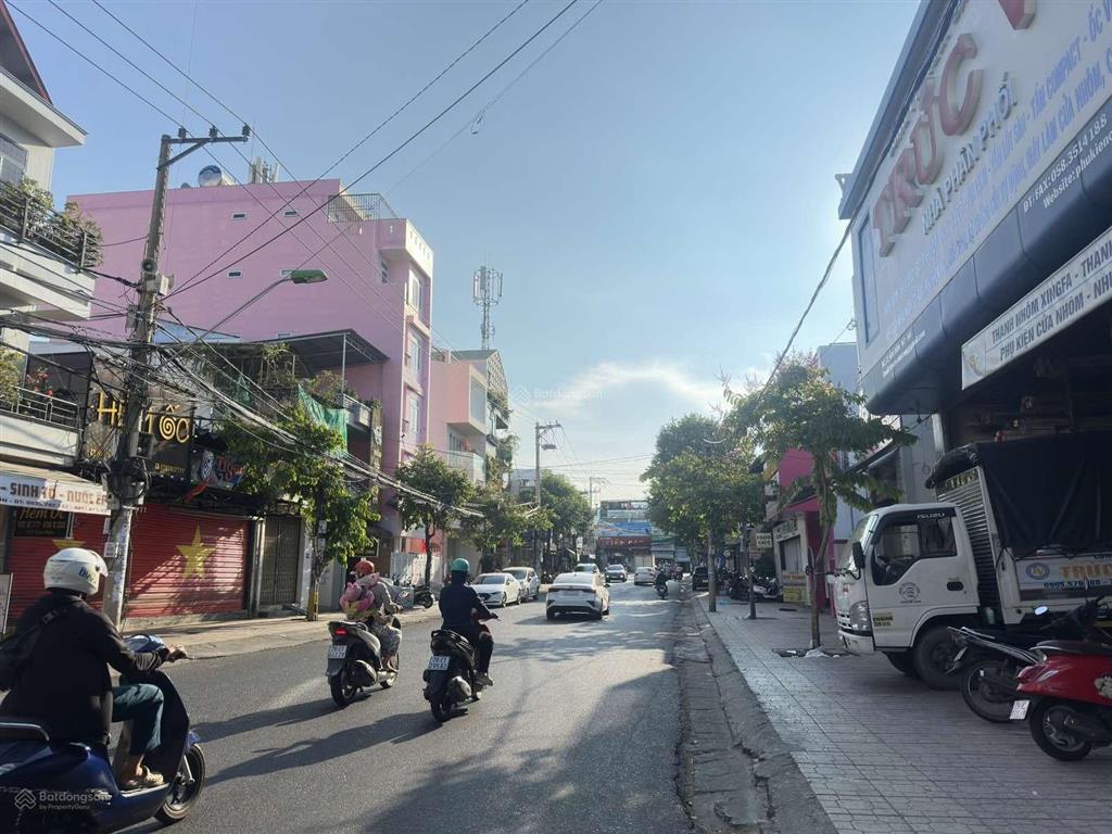 Bán nhà 3 tầng góc 2 mặt tiền đường vân đồn 74,2m2 chỉ 19 tỷ.đang có dòng tiền 27tr/tháng.nha trang