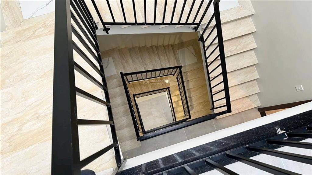 Bán nhà 4 tầng 100m2 chỉ 13,8 tỷ. mặt tiền đường võ văn kiệt ( a1 )rộng 30m. vcn phước long 2