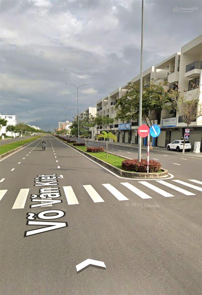 Bán nhà 4 tầng 100m2 chỉ 13,8 tỷ. mặt tiền đường võ văn kiệt ( a1 )rộng 30m. vcn phước long 2