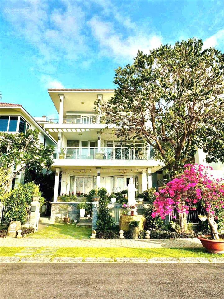 Bán biệt thự 3 tầng. 2 mặt đường. mặt biển an viên 300m2 ngang 12m giá 100 tỷ, nha trang