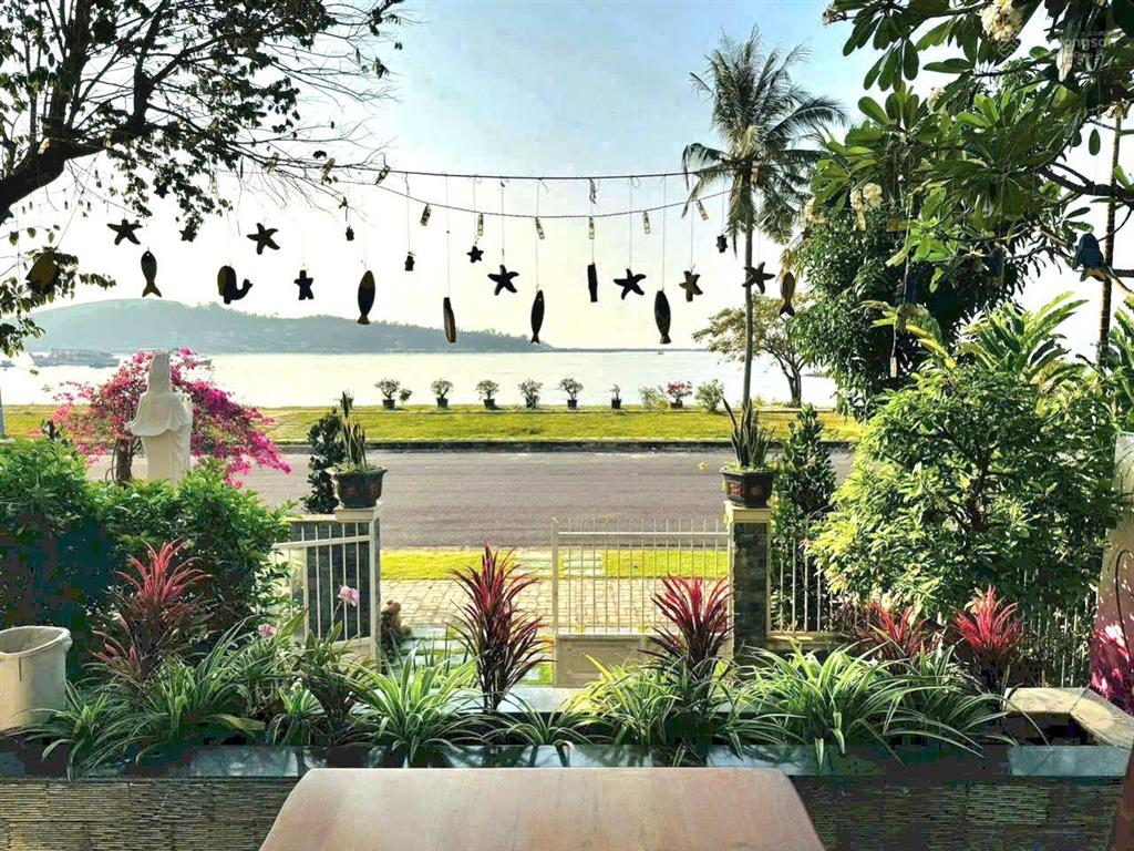 Bán biệt thự 3 tầng. 2 mặt đường. mặt biển an viên 300m2 ngang 12m giá 100 tỷ, nha trang
