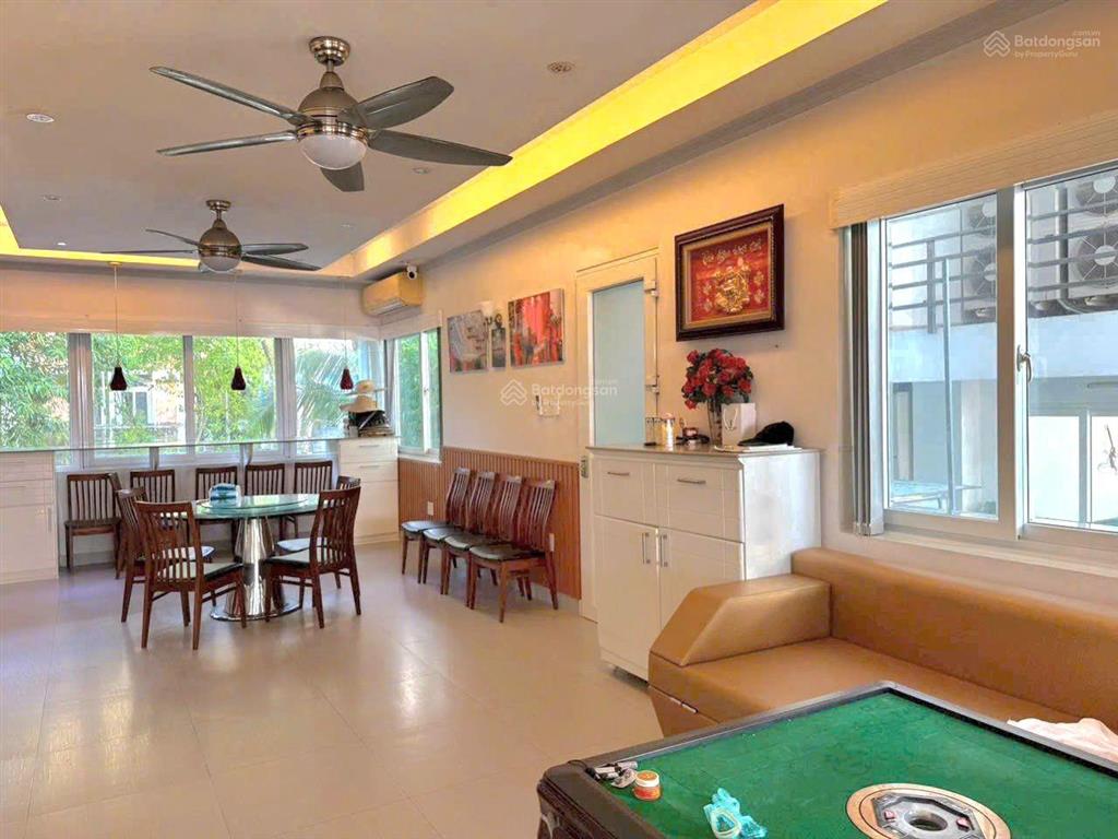 Bán biệt thự 3 tầng. 2 mặt đường. mặt biển an viên 300m2 ngang 12m giá 100 tỷ, nha trang