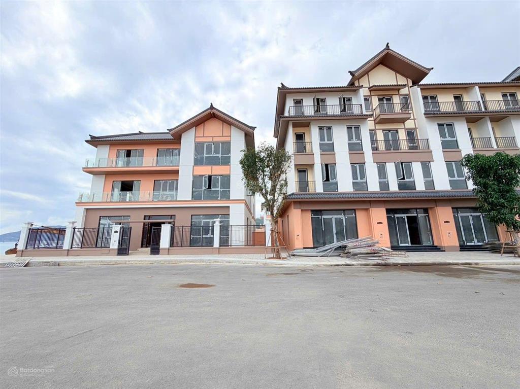 Biệt thự độc bản mặt biển nt5  79. dt 239,58m2 3 tầng giá 183,556 tỷ. vinhomes pearl bay nha trang