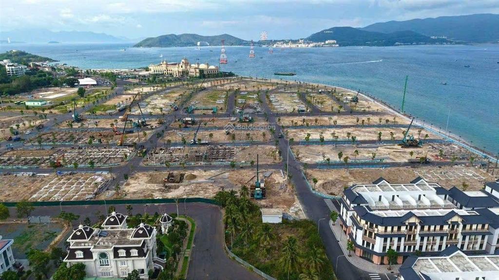 Biệt thự độc bản mặt biển nt5  79. dt 239,58m2 3 tầng giá 183,556 tỷ. vinhomes pearl bay nha trang