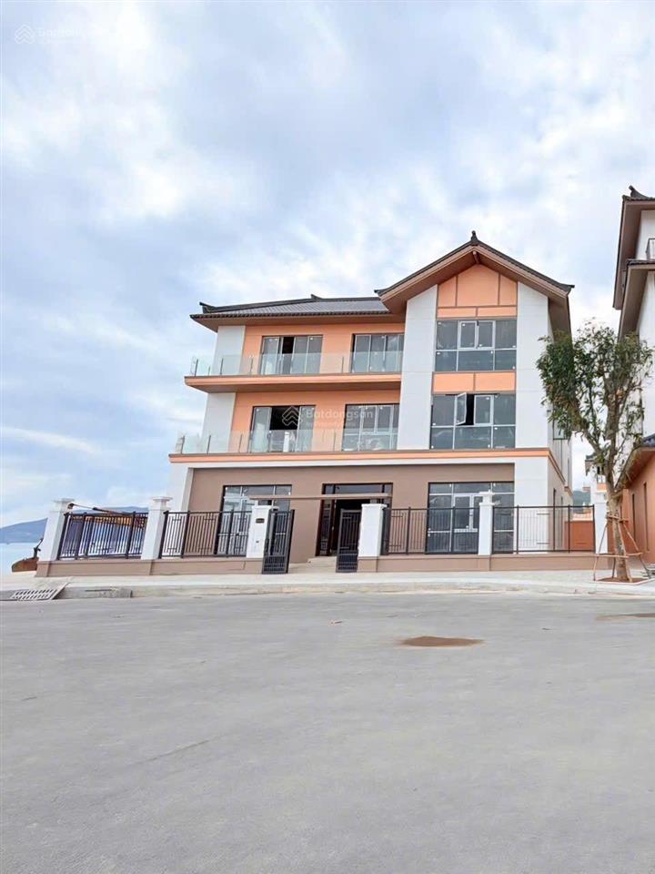 Biệt thự độc bản mặt biển nt5  79. dt 239,58m2 3 tầng giá 183,556 tỷ. vinhomes pearl bay nha trang