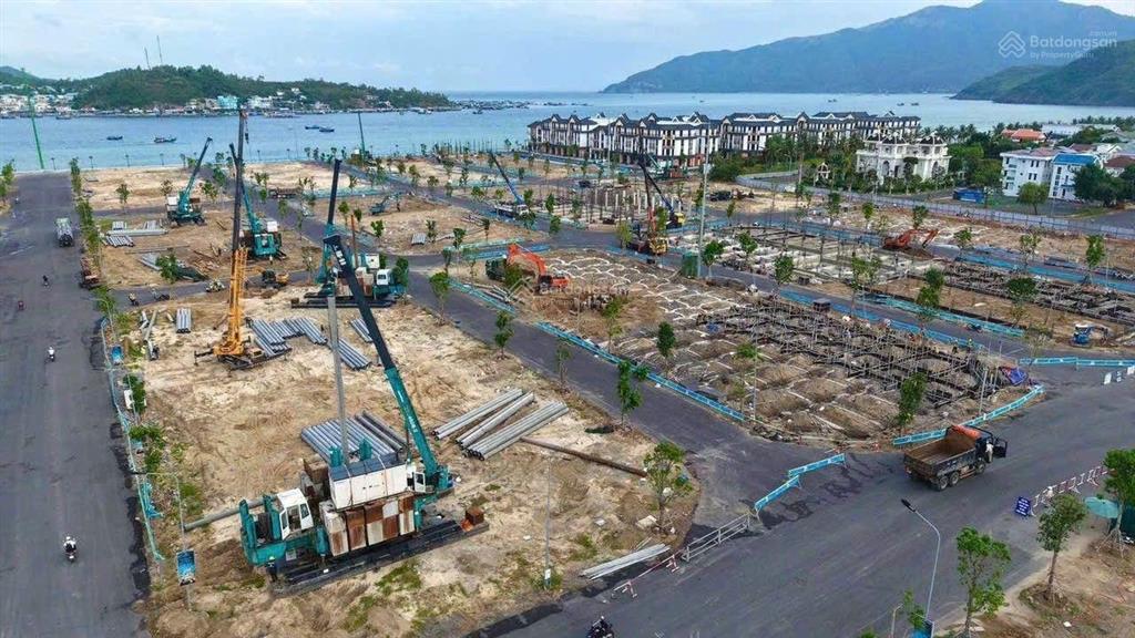 Bán nhà 4 tầng 80m2 chỉ 16,236 tỷ. 2 mặt đường trần phú. dự án vinhomes pearl bay nha trang