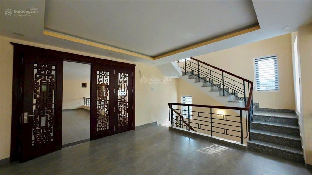 Bán nhà 3 tầng tổng dt 306m2 giá 13,5 tỷ. góc 2 mặt đường nguyễn khuyến. vĩnh hải. nha trang