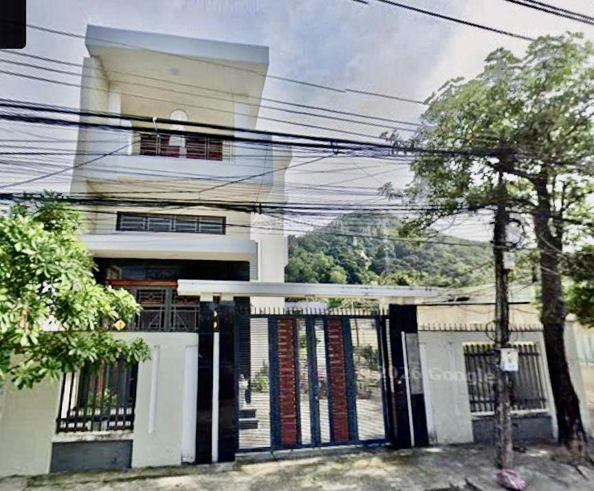 Bán nhà 3 tầng tổng dt 306m2 giá 13,5 tỷ. góc 2 mặt đường nguyễn khuyến. vĩnh hải. nha trang
