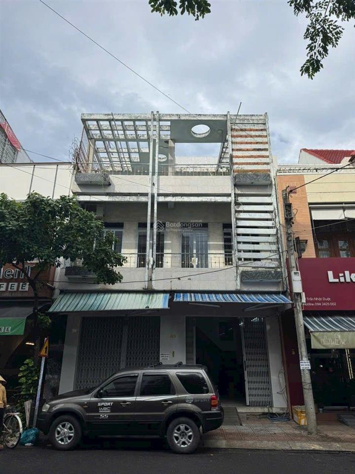 Bán nhà 3tầng 118,3m2 ngang 7,5m chỉ 19,5tỷ. mặt đường trần nhật duật.trung tâm thành phố nha trang
