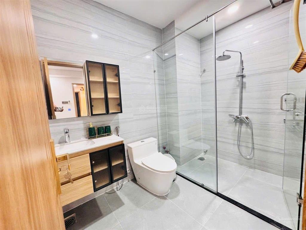 Bán nhà 7 tầng mới đẹp gần biển 75m2 ngang 5,15m giá 20 tỷ. mặt đường phạm ngọc thạch.bắc nha trang