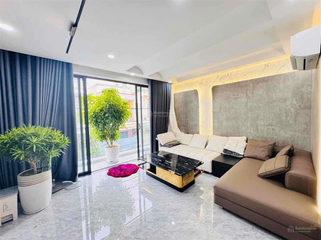 Bán nhà 7 tầng mới đẹp gần biển 75m2 ngang 5,15m giá 20 tỷ. mặt đường phạm ngọc thạch.bắc nha trang