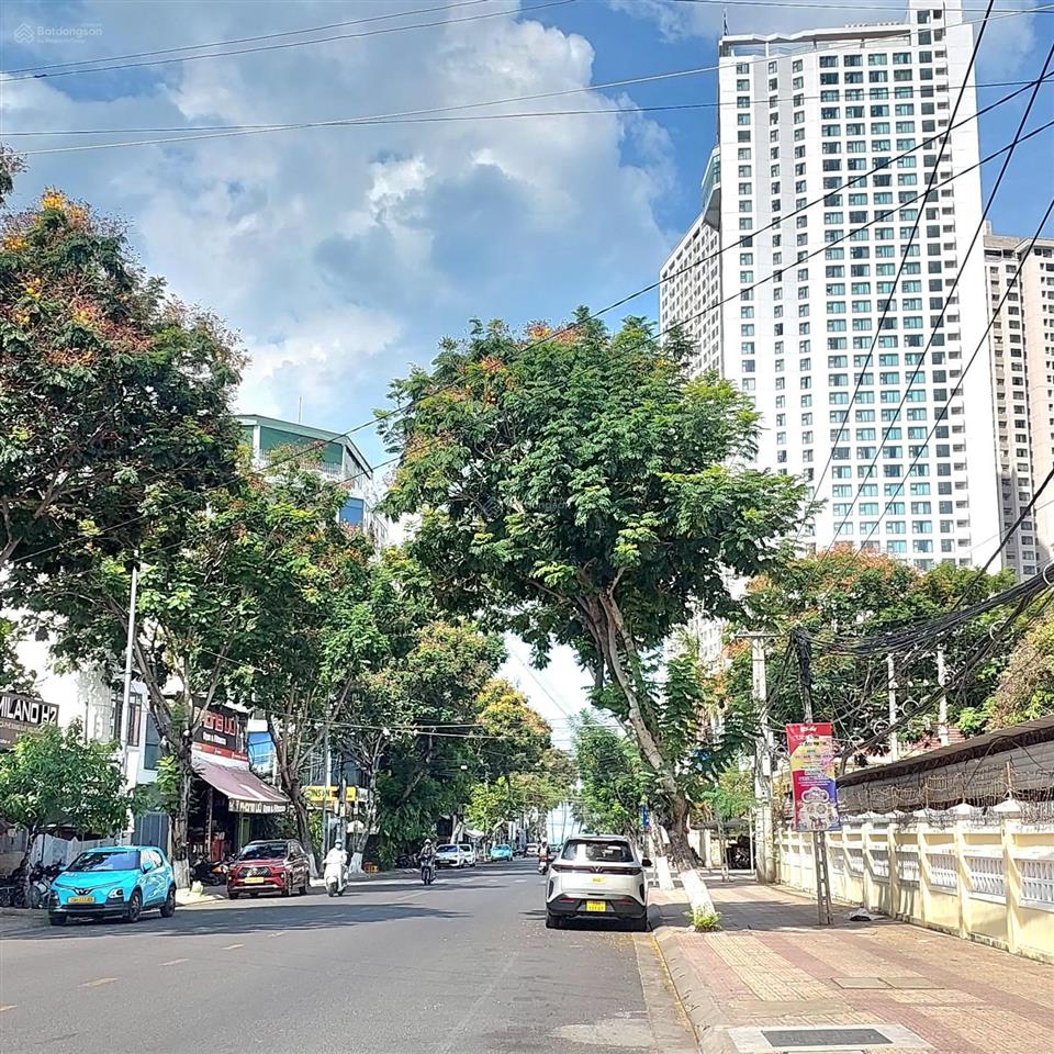 Bán đất tặng nhà 2tầng cũ 80,3m2 ngang 7,05m giá 210tr/m2. mặt đường hòn chồng vĩnh phước nha trang