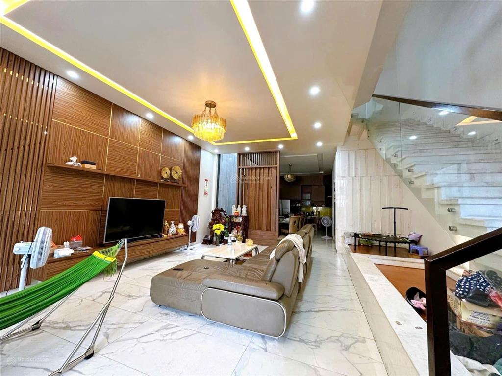 Bán nhà 4 tầng 188m2 ngang 7m giá 33 tỷ. full nội thất. đường lê quý đôn trung tâm tp nha trang