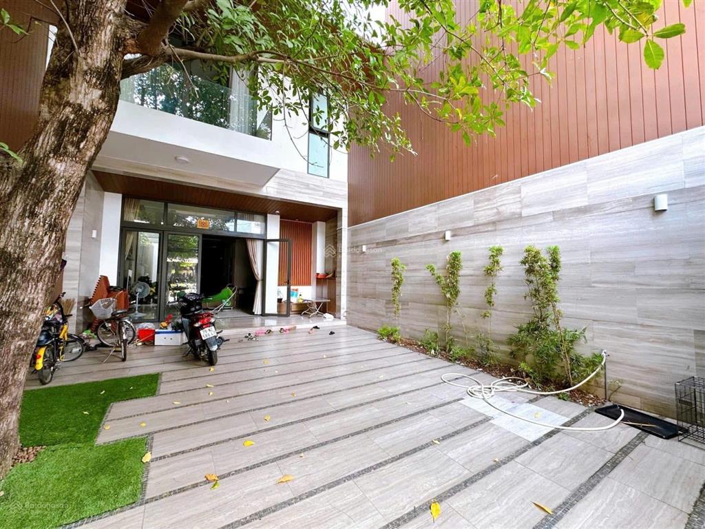 Bán nhà 4 tầng 188m2 ngang 7m giá 33 tỷ. full nội thất. đường lê quý đôn trung tâm tp nha trang