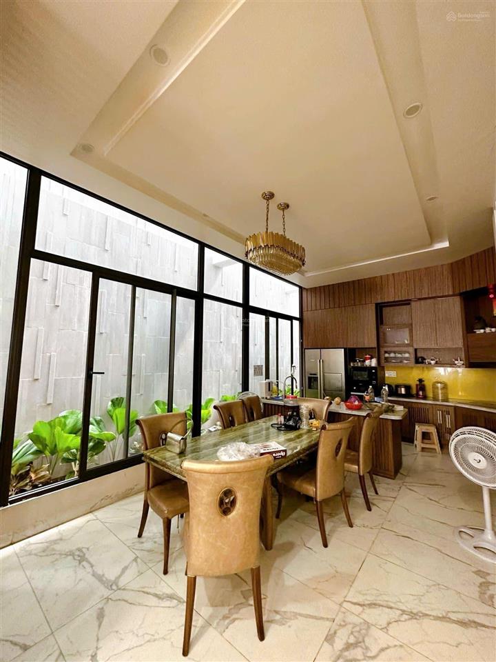 Bán nhà 4 tầng 188m2 ngang 7m giá 33 tỷ. full nội thất. đường lê quý đôn trung tâm tp nha trang