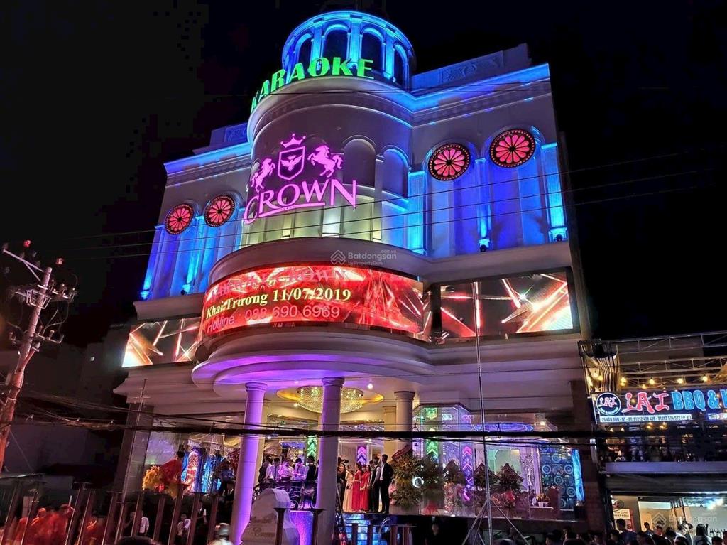 Chuyển nhượng quán karaoke crown mặt đường vân đồn. 680m2 ngang 19m giá 145 tỷ. 6 tầng.tp nha trang