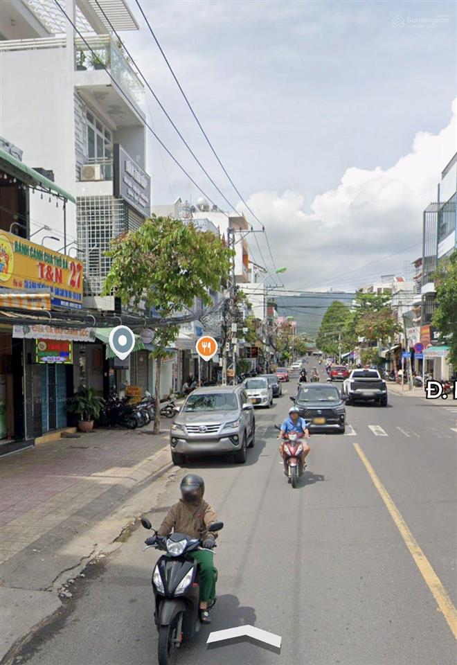 Chuyển nhượng quán karaoke crown mặt đường vân đồn. 680m2 ngang 19m giá 145 tỷ. 6 tầng.tp nha trang